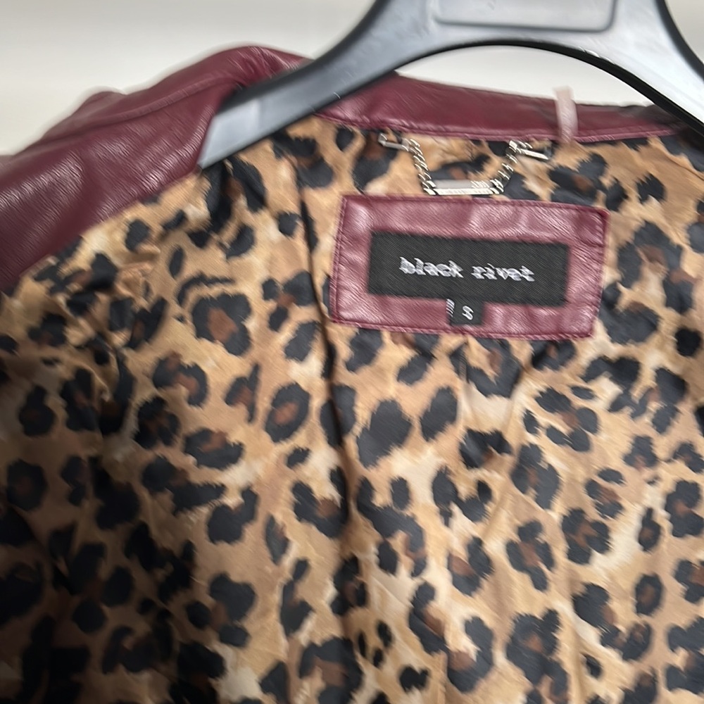 Red leather jacket. - Picture 5 of 8